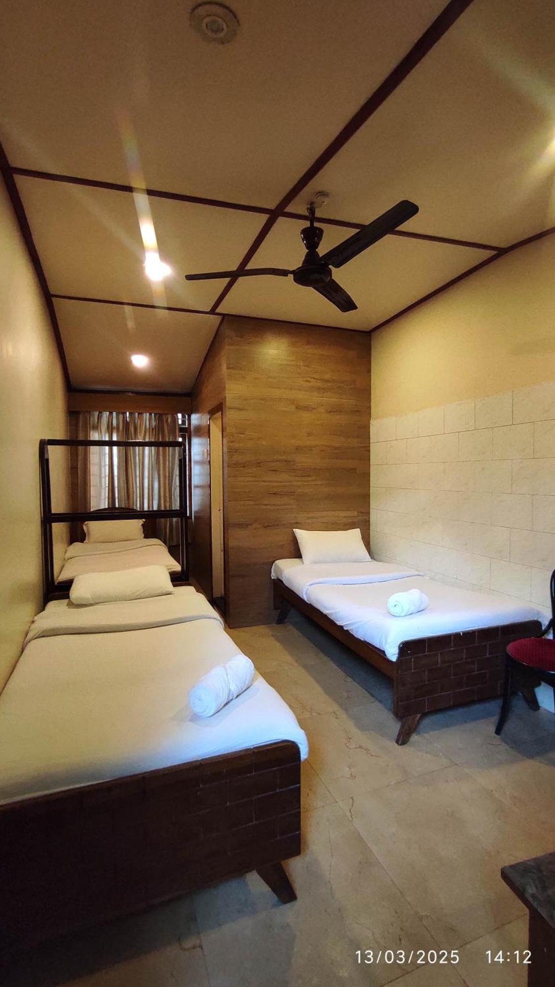 Baba Tourist Lodge Shillong Extérieur photo