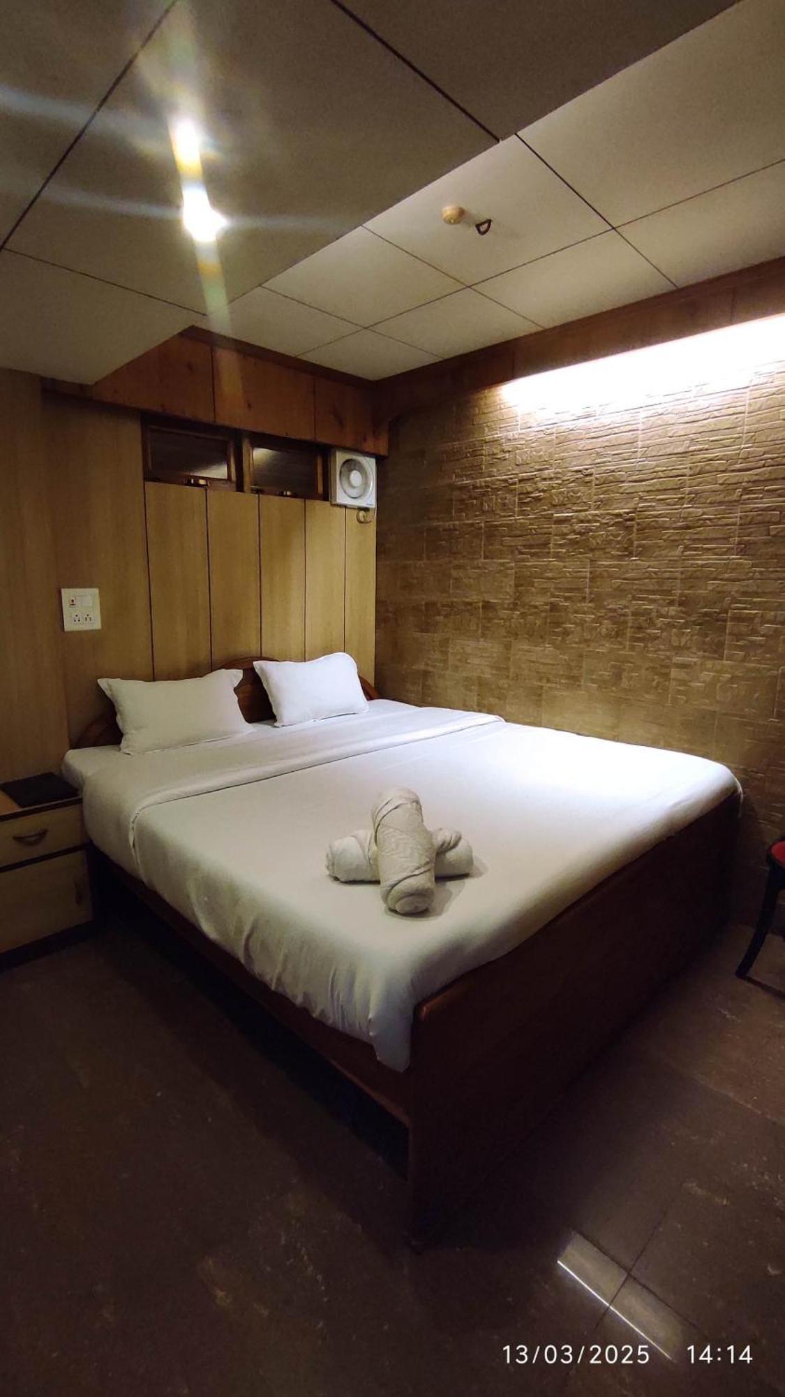 Baba Tourist Lodge Shillong Extérieur photo