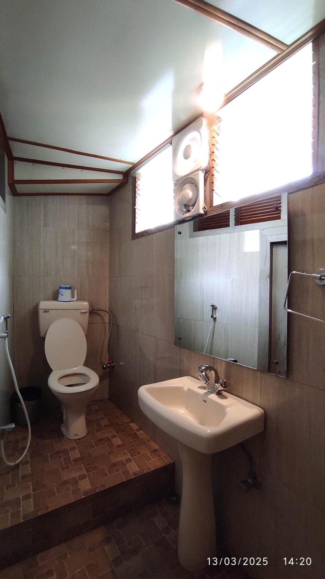 Baba Tourist Lodge Shillong Extérieur photo