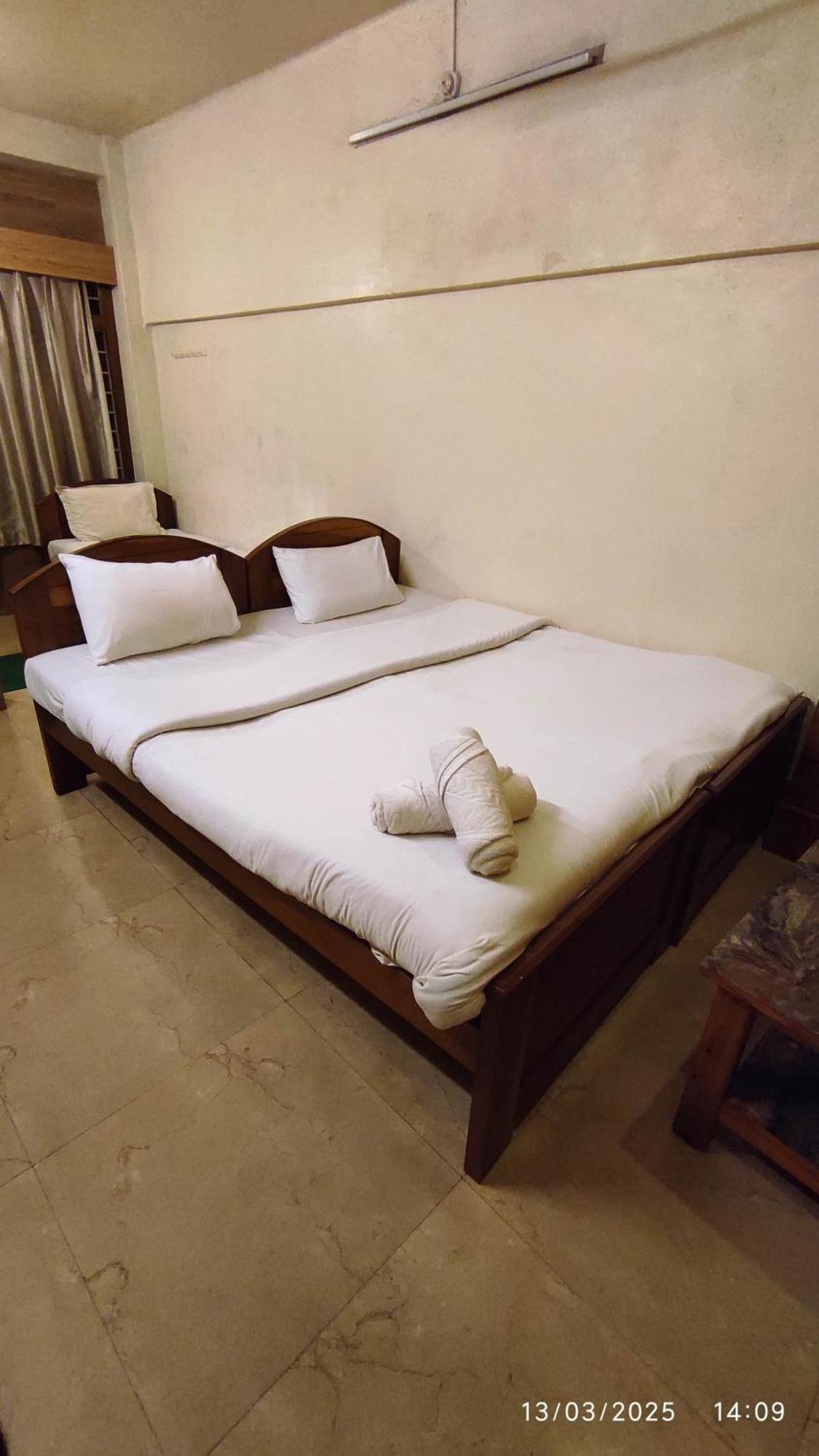 Baba Tourist Lodge Shillong Extérieur photo