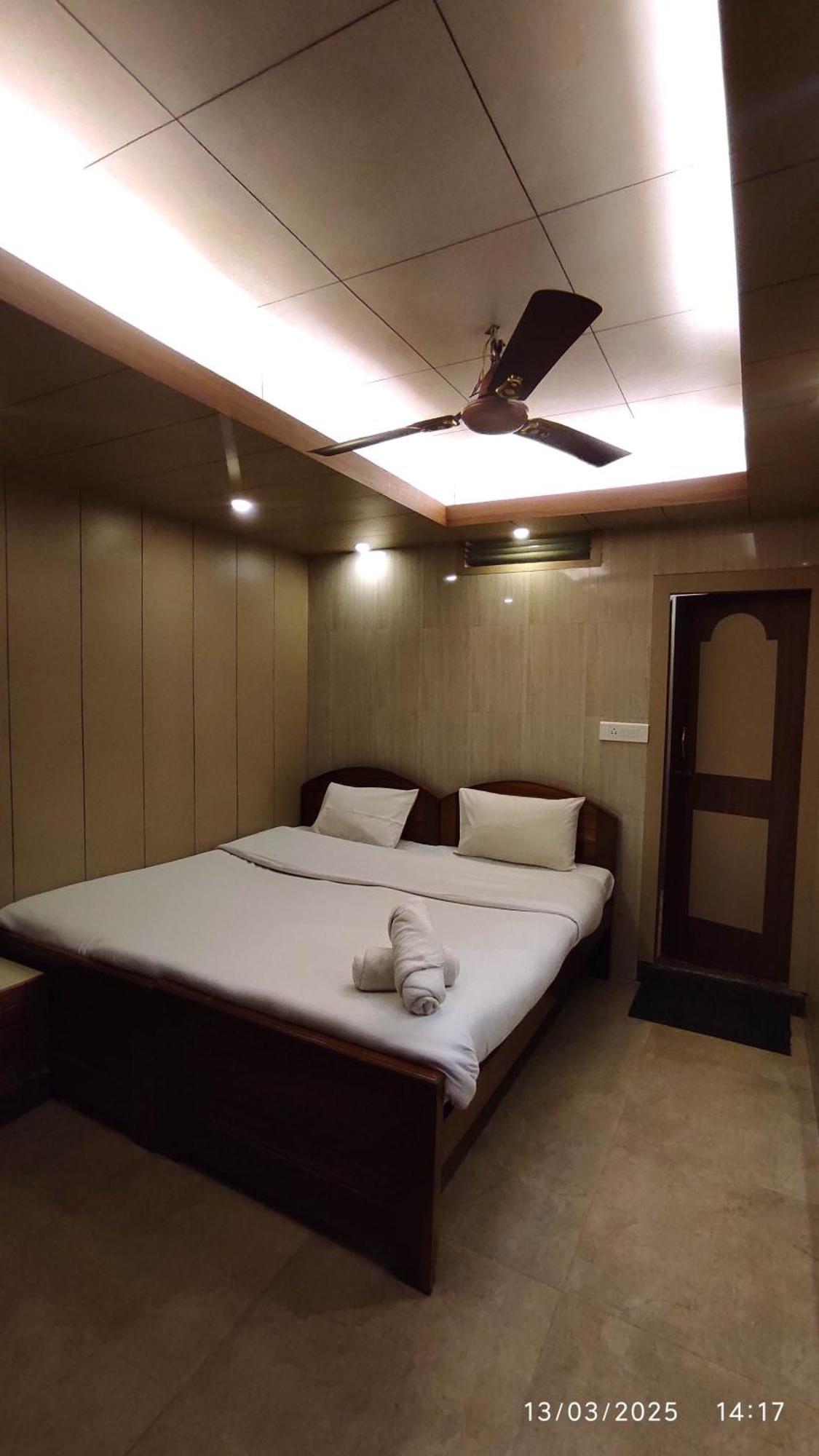 Baba Tourist Lodge Shillong Extérieur photo