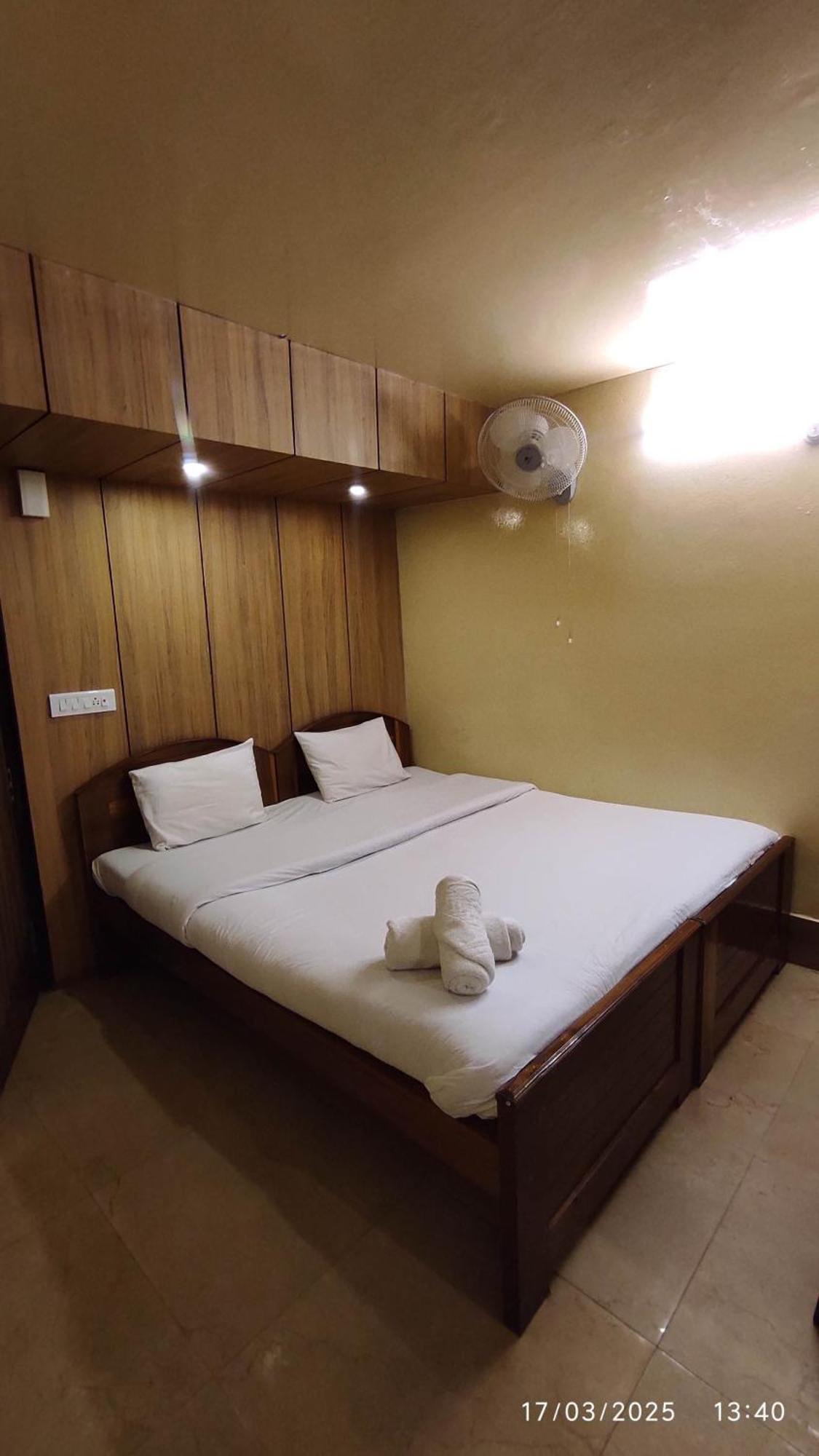 Baba Tourist Lodge Shillong Extérieur photo