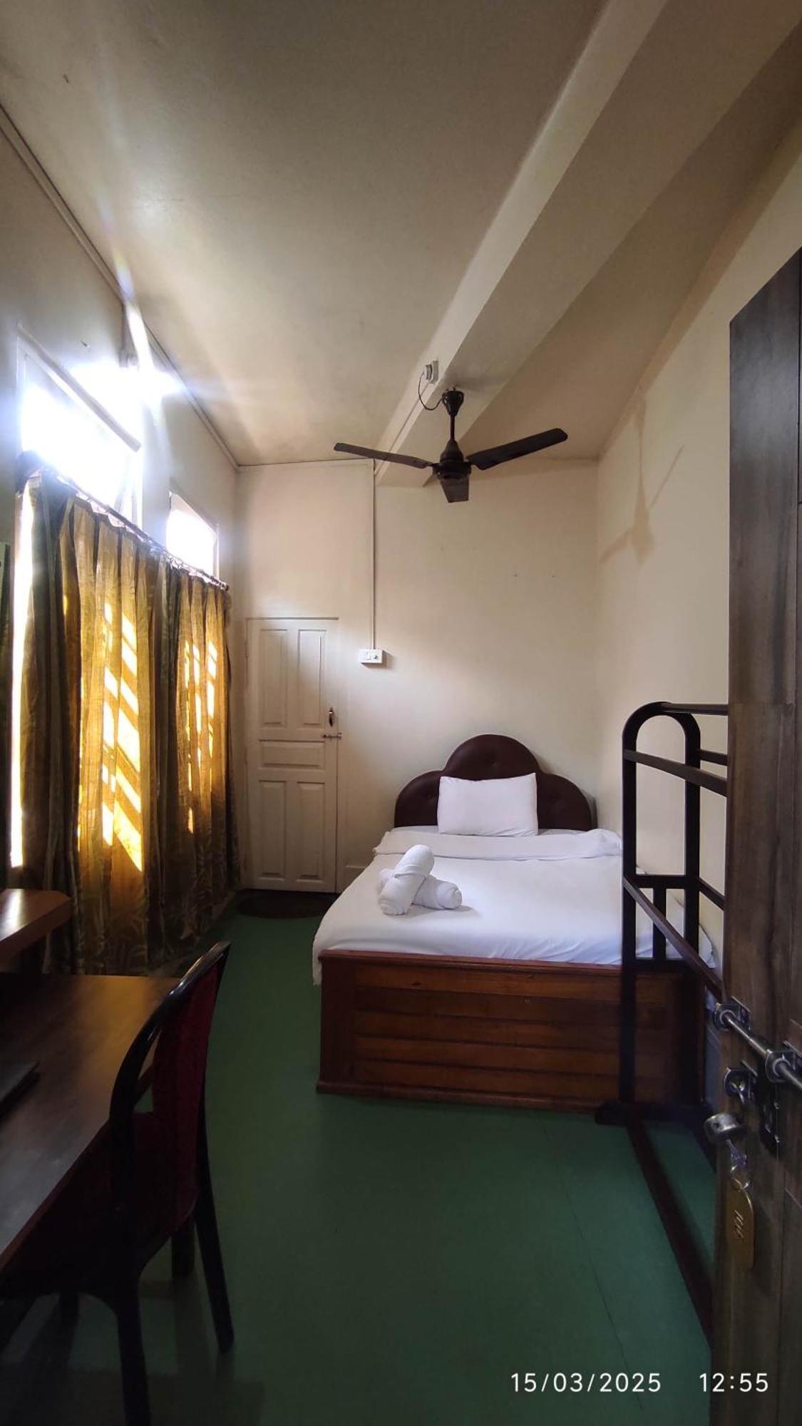 Baba Tourist Lodge Shillong Extérieur photo